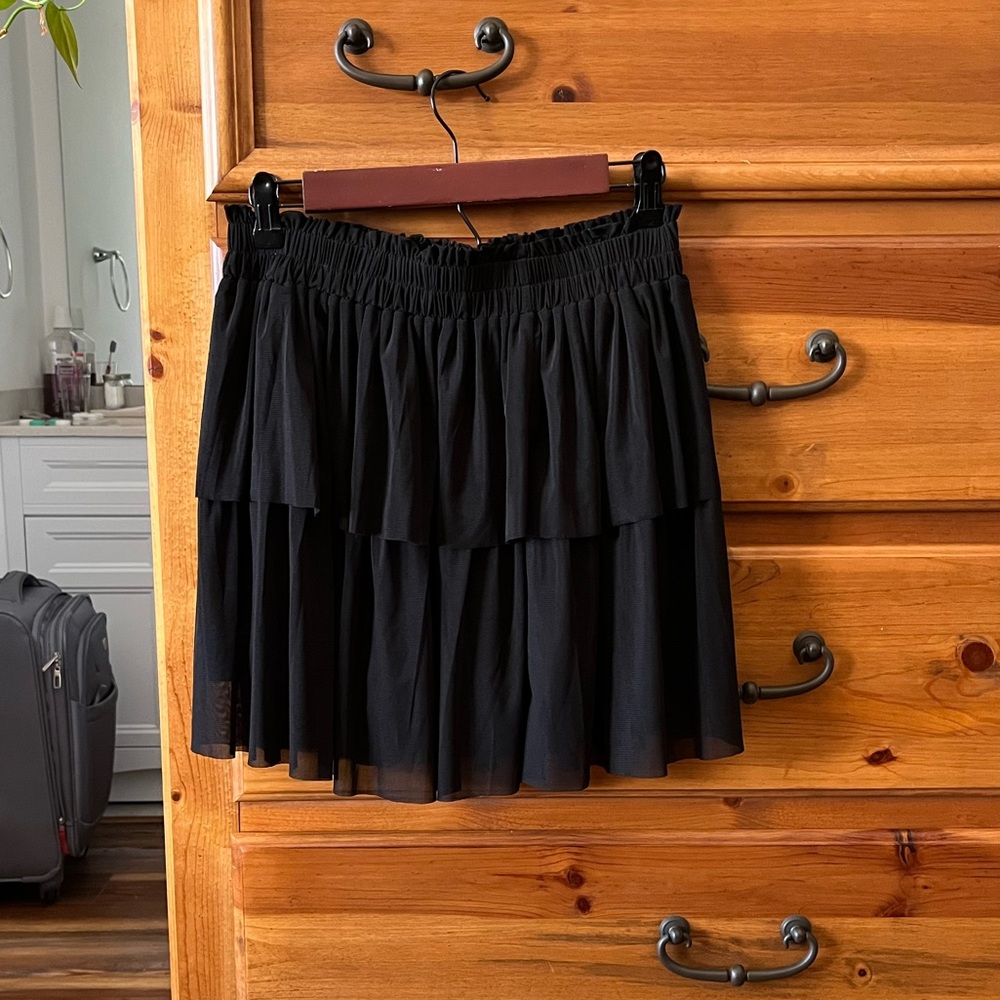Chelsea & Violet Tiered Mini Skirt. Black. Size Medium. 🌸 NWT - Picture 7 of 7